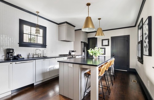 Radcliffeborough House | Sleeps 6| Downtown|Luxury House