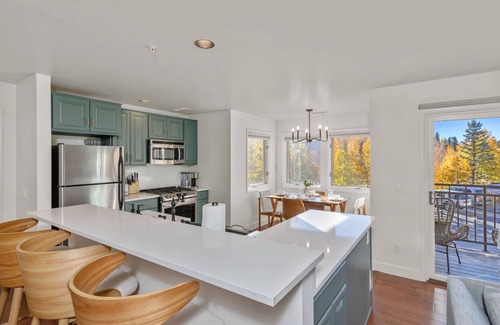 Mountain Village Condo | Sleeps 6-Easy Year Round Trail Access - Mountain Views - Fireplace - Garage