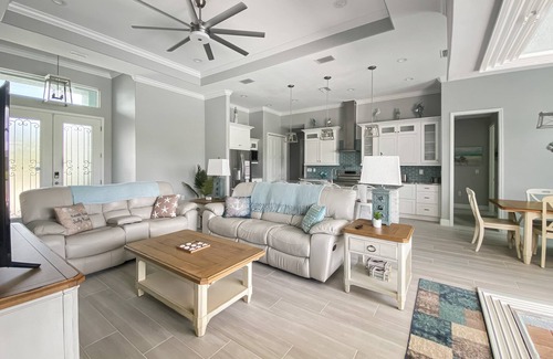 Long Meadow Villa | Sleeps 6, FULL refund*, heated salt pool
