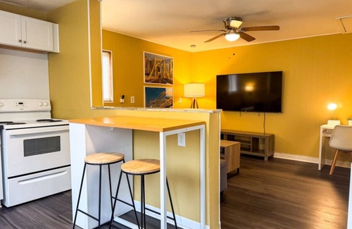 Pittsburgh Apartment | Sleeps 6! Homey 2 Bedroom with 5 Beds + WIFI