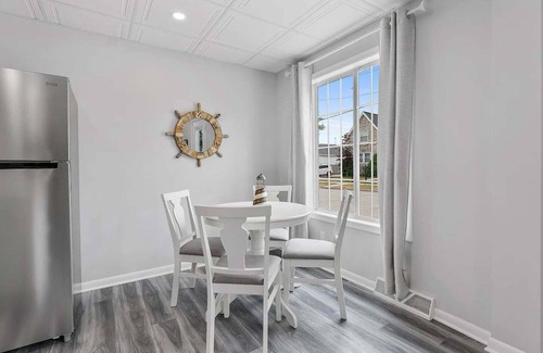 Two Rivers House | Sleeps 6, Hot Tub, Neshotah Beach