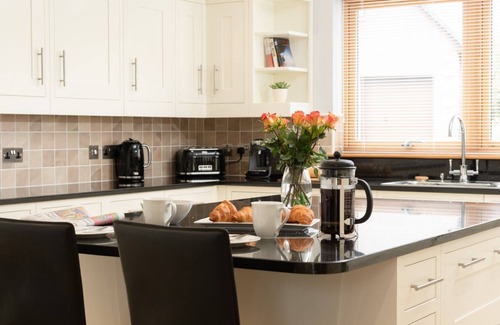 Aviemore House | sleeps 6 in 1 double bedroom, 1 twin (or superking), 1 full size bunk bed.