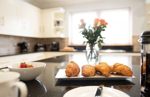 Aviemore House | sleeps 6 in 1 double bedroom, 1 twin (or superking), 1 full size bunk bed.