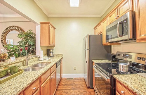 Lackey Condo | Sleeps 6 - Large 2BR Townhome, Indoor/Outdoor Pool, Golf, Close To Theme Parks!