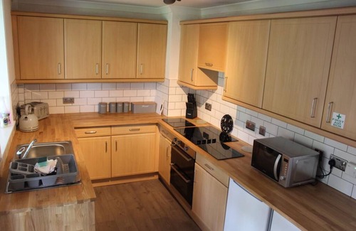 Achachork House | Sleeps 6: Large 4 Bedroom, 4 Bathroom House in Central Portree
