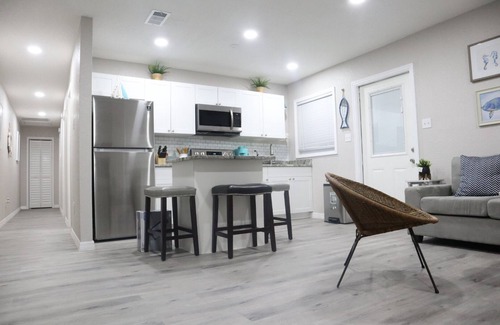 East Tampa House | Sleeps 6+. Middle Ybor Coastal Style Home Living!