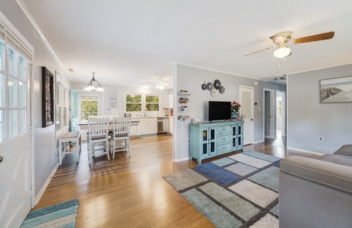 Beaufort House | Sleeps 6/Pets Yes/Marine Corps Air Station Beaufort/Upper Lvl/Parris Isl