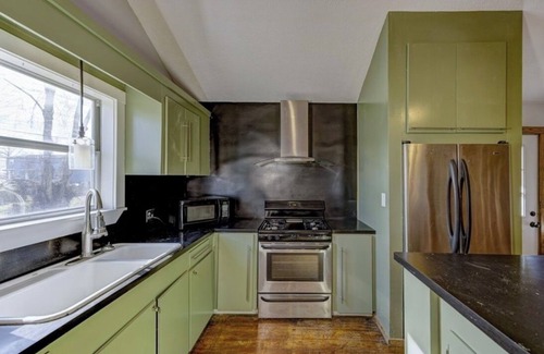 Redwood House | Sleeps 6 - Private Pool - Lake Views - End of the Road Lakehouse