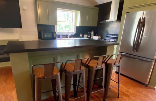 Redwood House | Sleeps 6 - Private Pool - Lake Views - End of the Road Lakehouse
