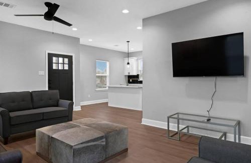 Southeast Houston House | Sleeps 7 Newly Built 10 min from All major attractions