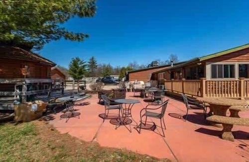 Neillsville Apartment | Sleeps 7 Rustic Loft at Riviera Resort!