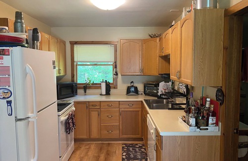 Parrott Point House | Sleeps 8,1 block to Mullet Lake. Pet friendly.