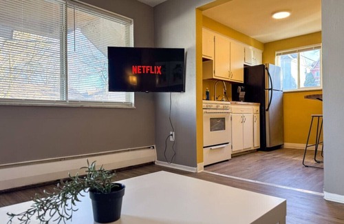 Mount Oliver Apartment | Sleeps 8! 2 Full Apartments w/3 Beds and Parking