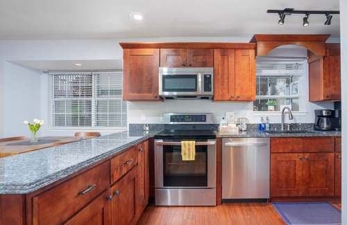 Indian Point Condo | Sleeps 8 | 2BR | Pebble Beach | Big Deck | By SDC