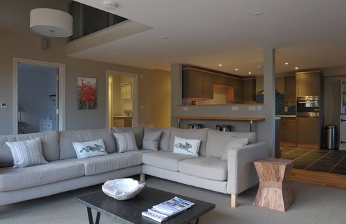Chedworth House | Sleeps 8, 4 Bedrooms, Dogs Welcome, No Smoking, Wood burner, Wi-Fi*, Garden, Games Room