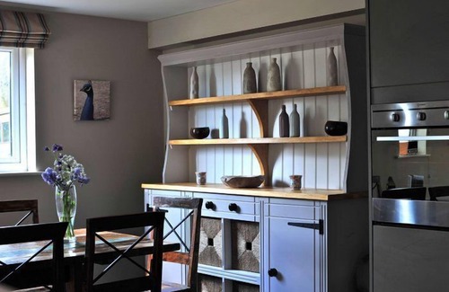Chedworth House | Sleeps 8, 4 Bedrooms, Dogs Welcome, No Smoking, Wood burner, Wi-Fi*, Garden, Games Room