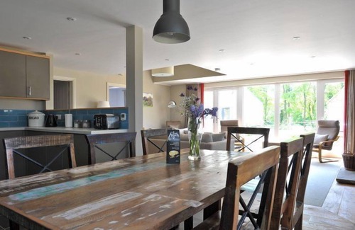 Chedworth House | Sleeps 8, 4 Bedrooms, Dogs Welcome, No Smoking, Wood burner, Wi-Fi*, Garden, Games Room