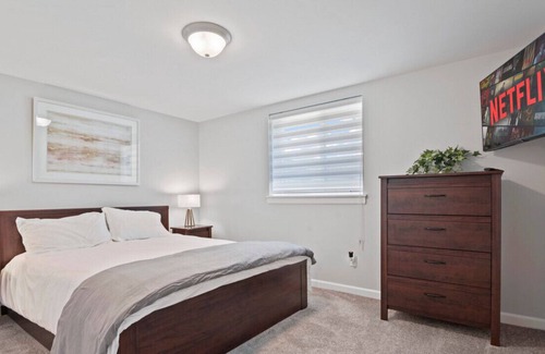 Spokane House | Sleeps 8 ★ 5m to Downtown ★ Private Office ★ Cozy