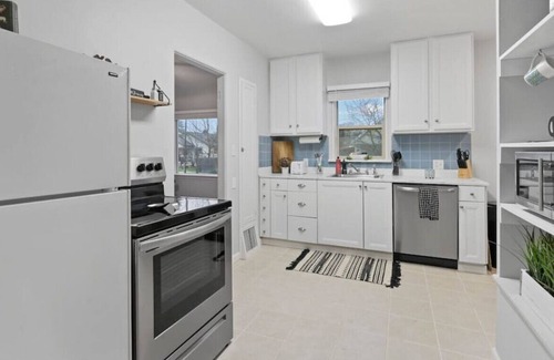 Spokane House | Sleeps 8 ★ 5m to Downtown ★ Private Office ★ Cozy