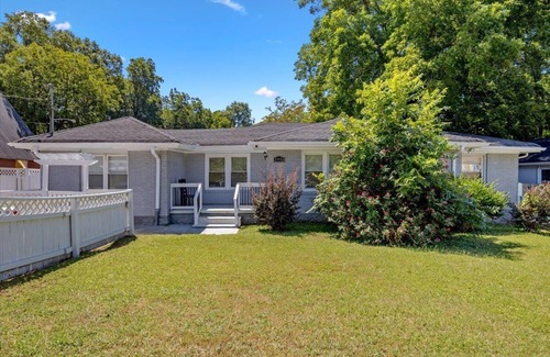 Candler-McAfee House | Sleeps 8 - Central Golf Getaway