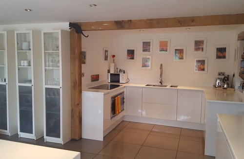 Haslemere House | SLEEPS 8 Contemporary Oak Frame Home Large Garden Rural AONB Far Reaching View