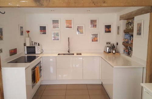 Haslemere House | SLEEPS 8 Contemporary Oak Frame Home Large Garden Rural AONB Far Reaching View