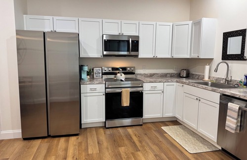 Linglestown Cottage | Sleeps 8! Foosball+Arcade, Private Courtyard, Parking, Washer+Dryer. Great home!