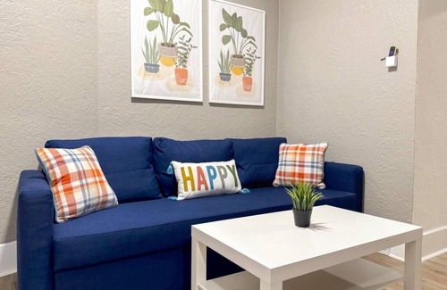 Mount Oliver Apartment | Sleeps 8! Homey 2BR Apt w/7 Beds + WIFI