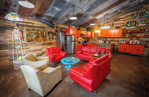 Mount Sterling House | Sleeps 8 in a 2-story grain bins (2 queen beds, 1 queen bunk bed and 2 full bathrooms; each grain bin level has its own full bathroom) All guests of the Hermann Grain Bins have full access to the full service kitchen, dining area, living room comp