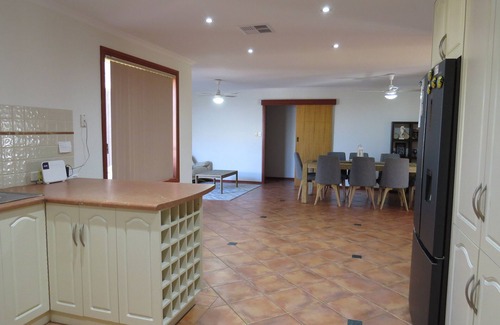 Wallaroo House | Sleeps 8, in the Marina Cove, five minute walk to Ale House