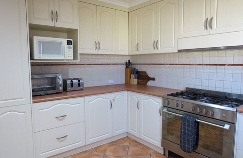Wallaroo House | Sleeps 8, in the Marina Cove, five minute walk to Ale House