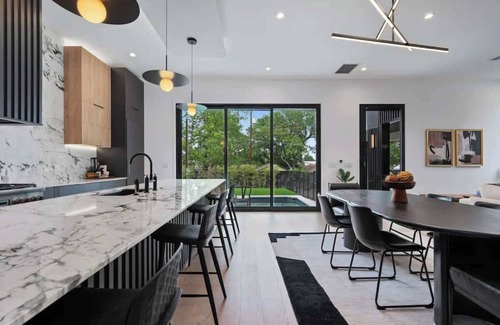 Barton Heights House | Sleeps 8-Luxury Home near Zilker