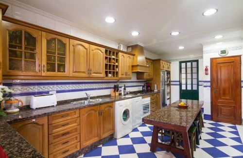 Castro Marim Villa | Sleeps 8 - 4 Aircon bedrooms/3 bathrooms - Lovely Patios, Pool and Roof Terrace