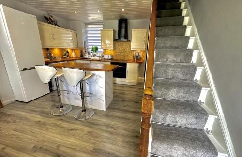 Tanygrisiau House | Sleeps 8 Snowdonia North Wales Nr Zip World