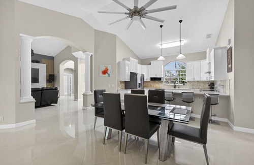 Hunt Club House | Sleeps 8 West Palm Large House Pet Friendly