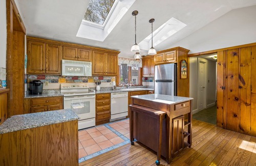 West Dennis House | Sleeps 9 Beach House in West Dennis .5 Miles To Nantucket Sound Beaches Dogs Wel