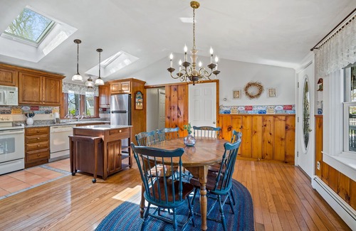 West Dennis House | Sleeps 9 Beach House in West Dennis .5 Miles To Nantucket Sound Beaches Dogs Wel