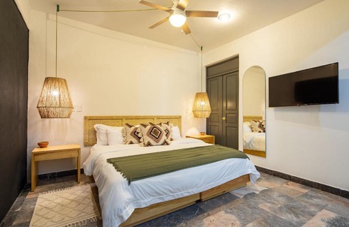 Oaxaca Hotel | Sleeps 9, Outdoor Space, PingPong Table, in Villa