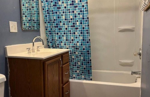 Pittsburgh Condo | Sleeps up to 10! Large Condo w/6 Beds + WIFI!