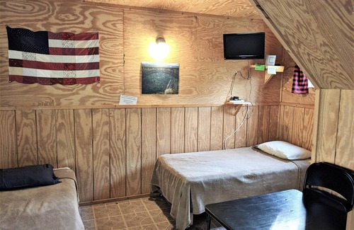 Victor House | Sleeps up to 8, kitchenette, full bathroom, air conditioned/heated, free WiFi