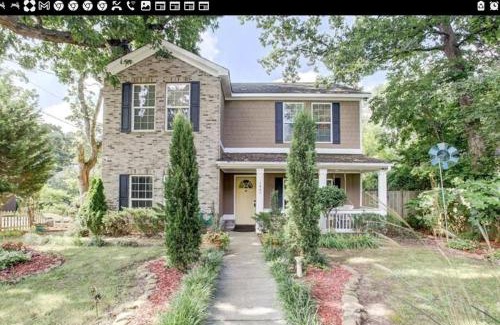 East Side House | Sleeps16, 11-Person Swim-Spa, 75" TV 4 Movie Nights, Spacious Home, Close To Downtown, Beltline, And Walk To Restaurants, 2-Person Bathroom Jacuzzi, Ping Pong