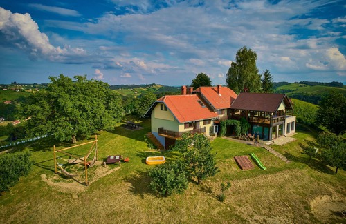 Ljutomer Cottage | Sleeps5-Wellness Spa- Hot Tub- Family Friendly