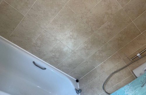 Airdrie House | Sleeps6, for tradesman contractors,WiFi ,parking