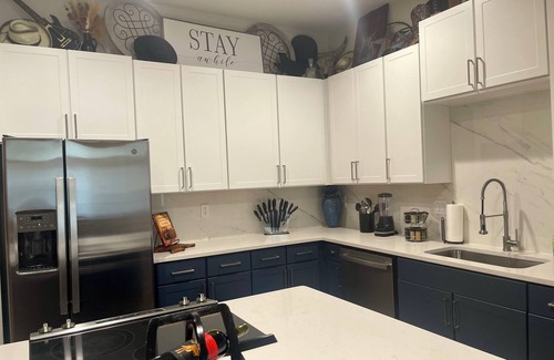 Deep Ellum Apartment | Sleeps6/PerfectLocation/Walk to Baylor/FreeParkingnGym/Newly Renovated Pool