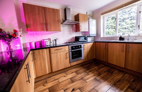 Peckham House | Sleeps8-KingBeds-SofaBed-Garden-AirCon-FreeParking