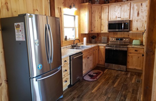Frenchburg Cabin | Sleepy Hollow 2-bedroom cabin with Hot Tub, WiFi near Red River Gorge