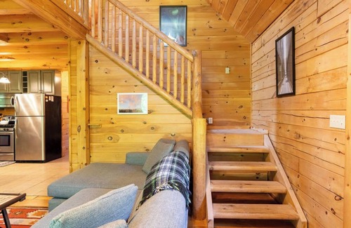 Athens House | Sleepy Hollow Lake: Lakefront Cabin +HOA Amenities