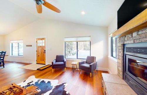 Tamarack Resort House | Sleepy Hollow