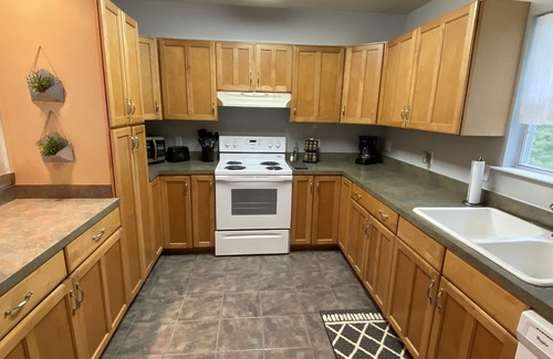 Covington House | Sleepy Lagoon Cottage - On 30 lush acres & just minutes from Downtown Covington!