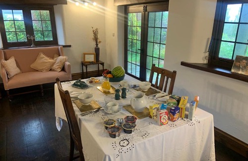 Clovelly Bed & Breakfast | Slerra Hill Bed and Breakfast, Clovelly